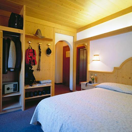 Hotel Gran Mugon Vigo di Fassa Room photo